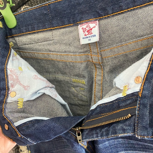 True religion jean shorts , size W30, missing back left button, - Picture 7 of 8